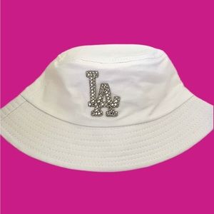 LA white bucket hat